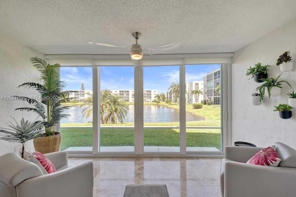 For Sale: $310,000 (2 beds, 2 baths, 1144 Square Feet)