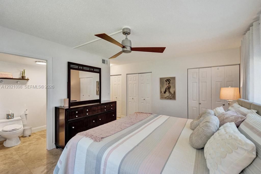 For Sale: $310,000 (2 beds, 2 baths, 1144 Square Feet)