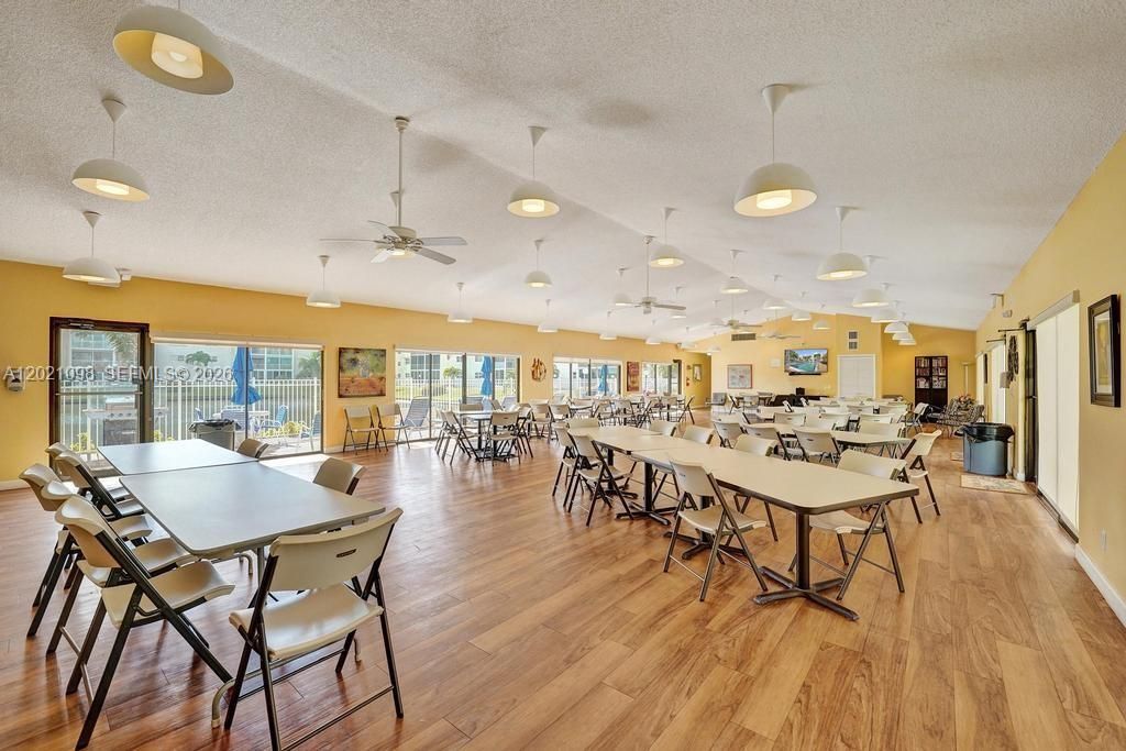 For Sale: $310,000 (2 beds, 2 baths, 1144 Square Feet)