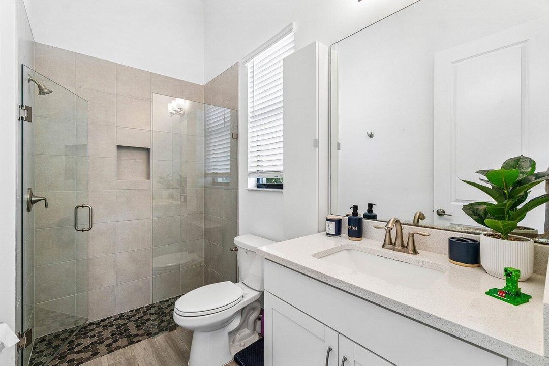 En-Suite Bedroom 2 Bathroom