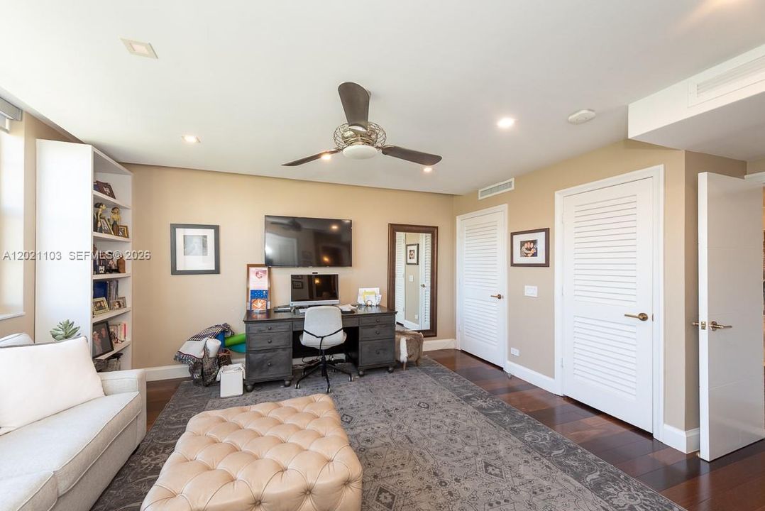 For Sale: $1,000,000 (2 beds, 2 baths, 2045 Square Feet)