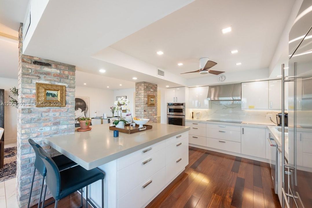 For Sale: $1,000,000 (2 beds, 2 baths, 2045 Square Feet)