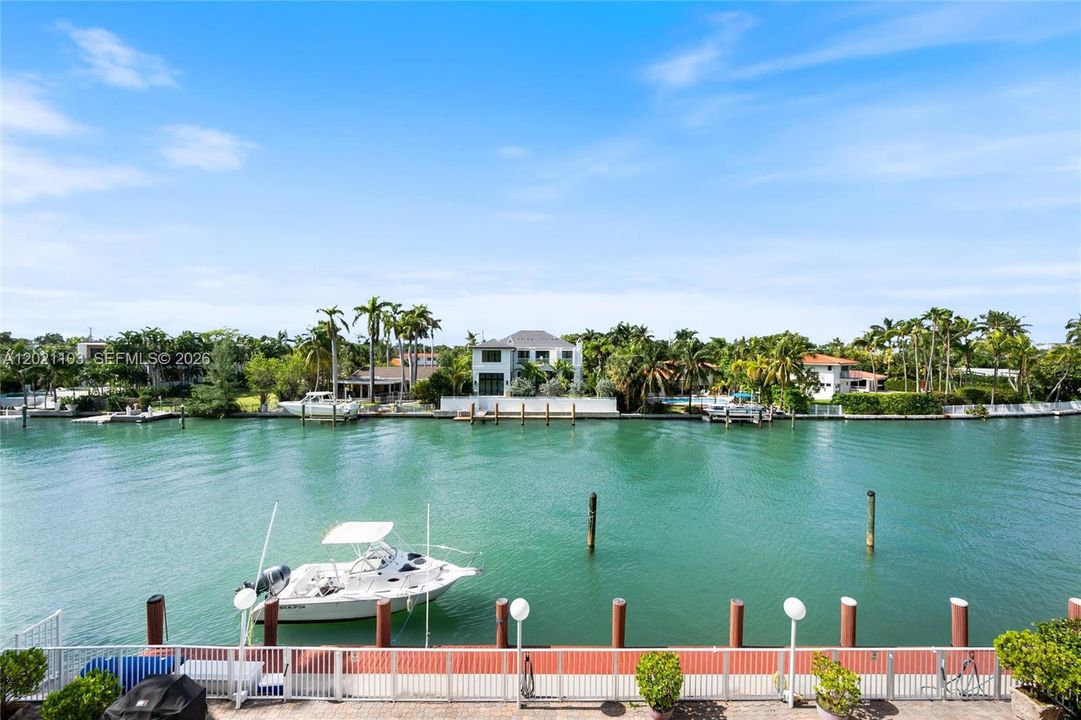 For Sale: $1,000,000 (2 beds, 2 baths, 2045 Square Feet)