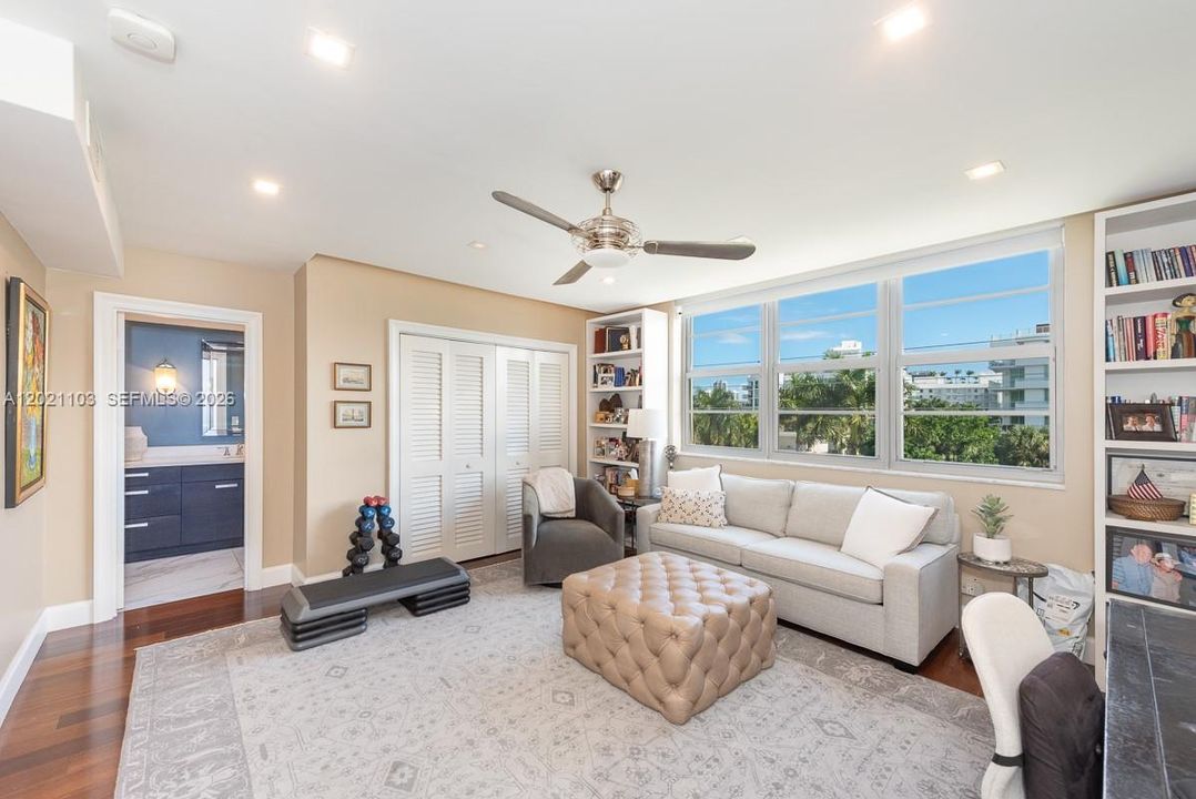 For Sale: $1,000,000 (2 beds, 2 baths, 2045 Square Feet)
