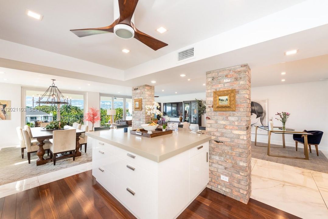 For Sale: $1,000,000 (2 beds, 2 baths, 2045 Square Feet)