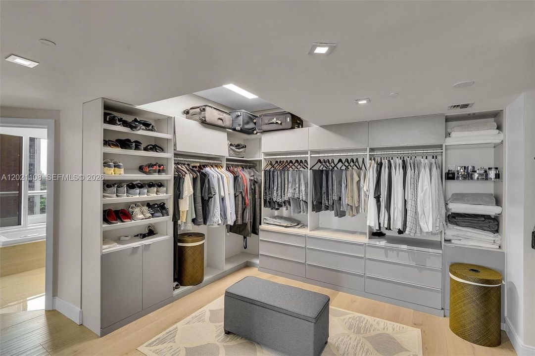 В аренду: $15,900 (3 спален, 4 ванн, 3170 Квадратных фут)