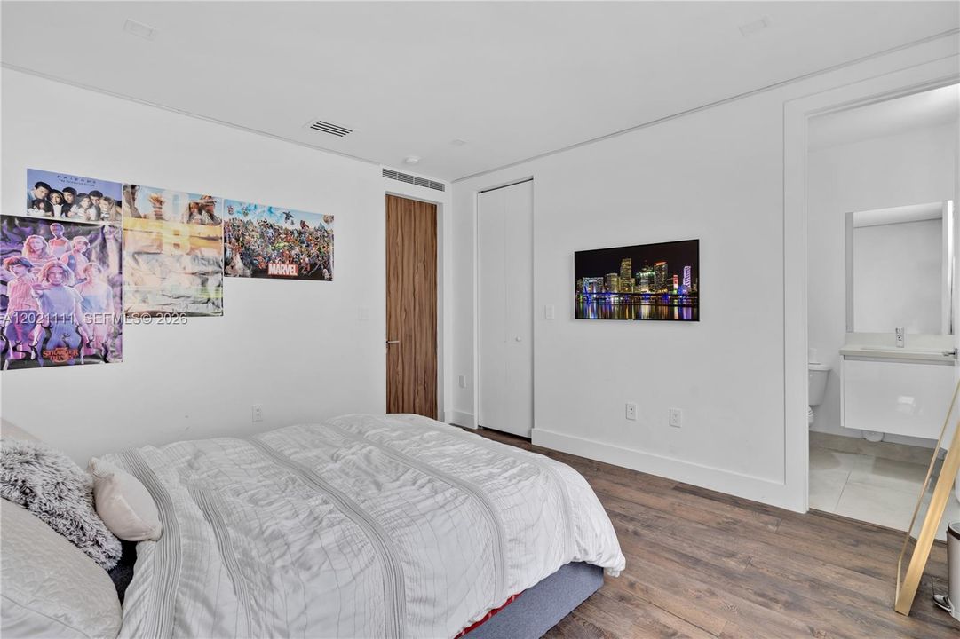 For Sale: $2,590,000 (5 beds, 5 baths, 4315 Square Feet)
