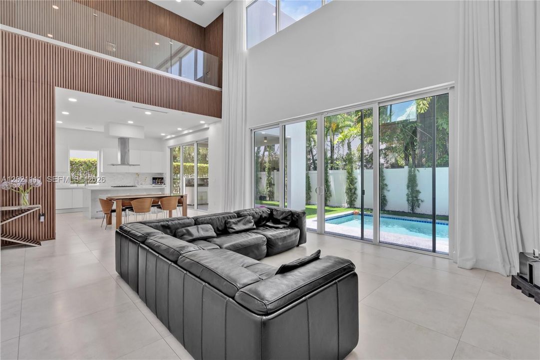 For Sale: $2,590,000 (5 beds, 5 baths, 4315 Square Feet)