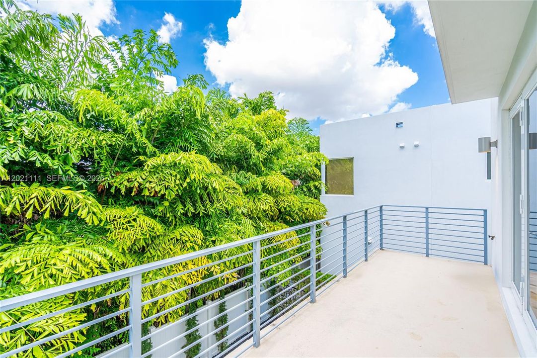 For Sale: $2,590,000 (5 beds, 5 baths, 4315 Square Feet)