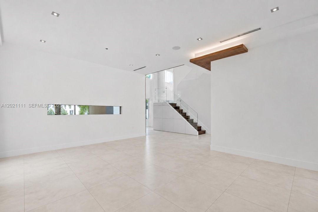 For Sale: $2,590,000 (5 beds, 5 baths, 4315 Square Feet)