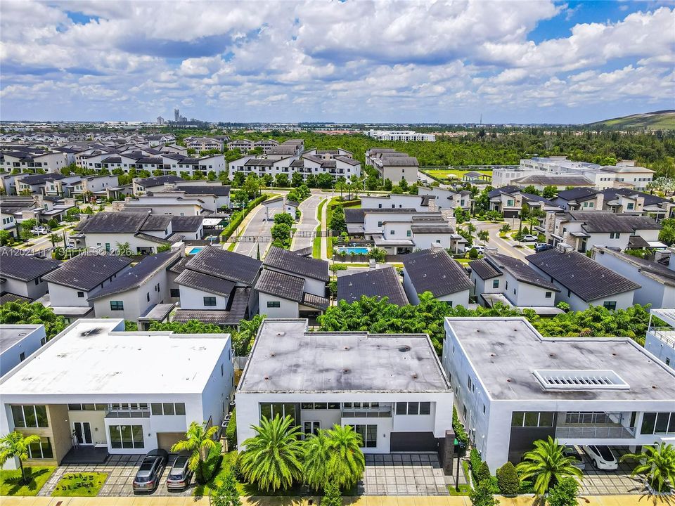 For Sale: $2,590,000 (5 beds, 5 baths, 4315 Square Feet)