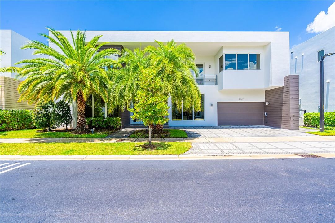 For Sale: $2,590,000 (5 beds, 5 baths, 4315 Square Feet)