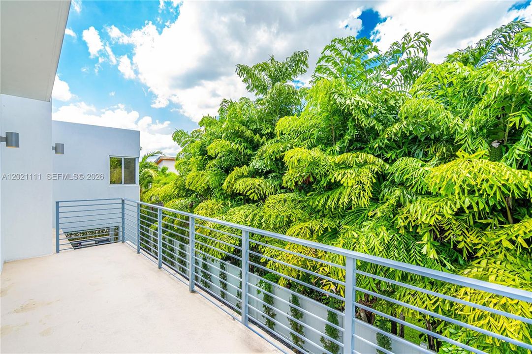For Sale: $2,590,000 (5 beds, 5 baths, 4315 Square Feet)