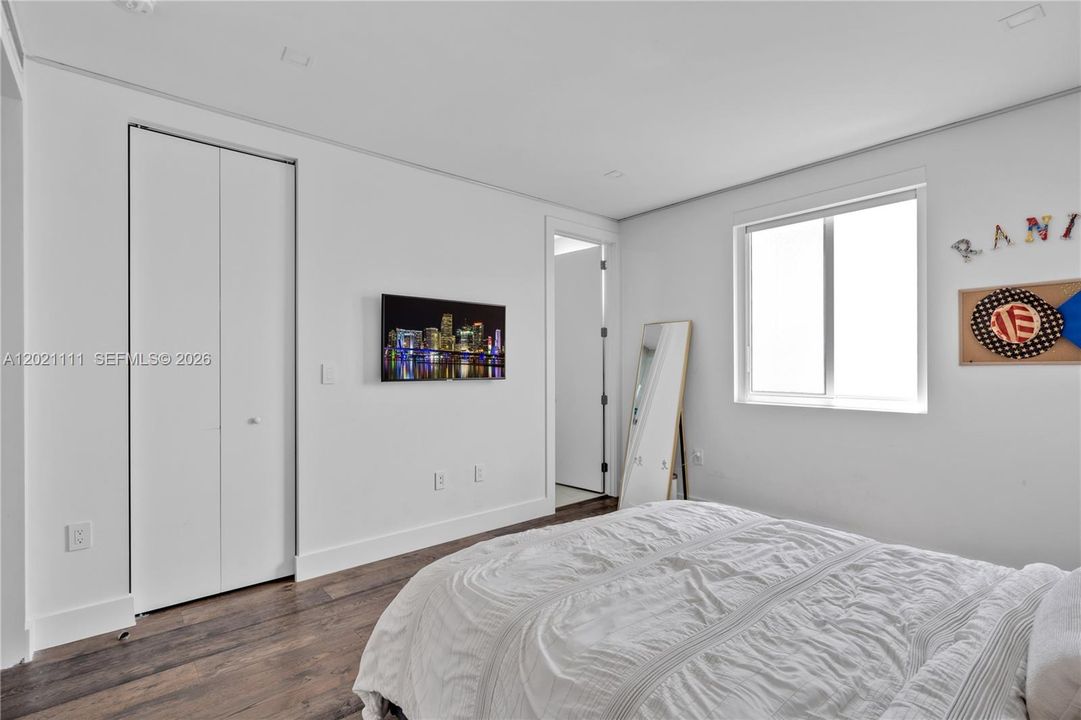 For Sale: $2,590,000 (5 beds, 5 baths, 4315 Square Feet)