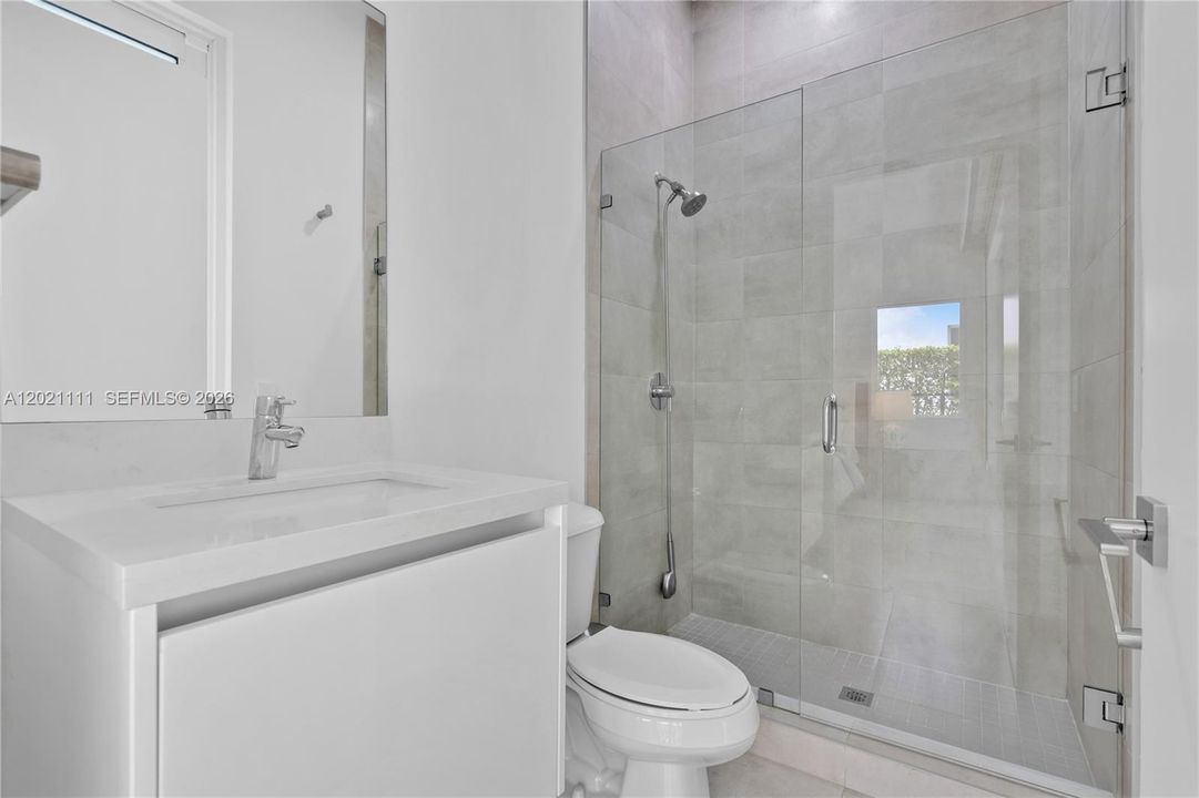 For Sale: $2,590,000 (5 beds, 5 baths, 4315 Square Feet)