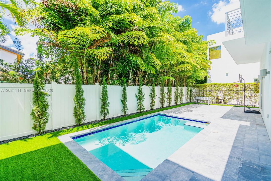 For Sale: $2,590,000 (5 beds, 5 baths, 4315 Square Feet)