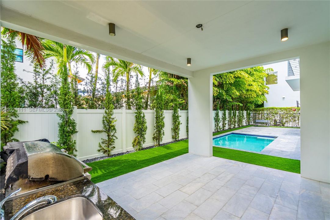 For Sale: $2,590,000 (5 beds, 5 baths, 4315 Square Feet)
