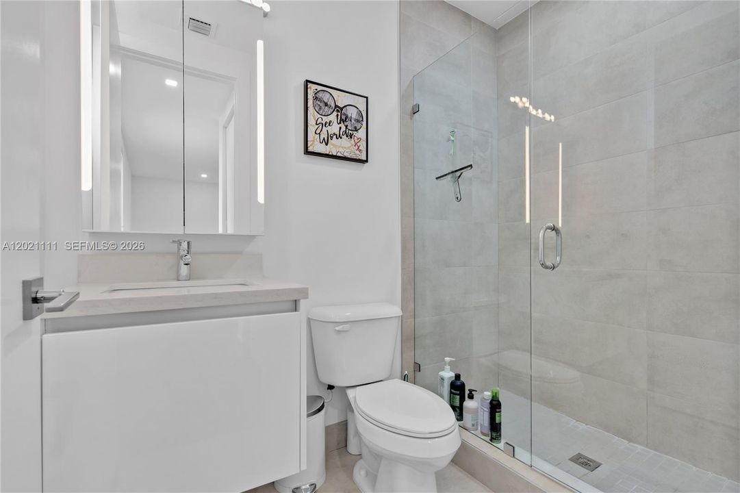 For Sale: $2,590,000 (5 beds, 5 baths, 4315 Square Feet)