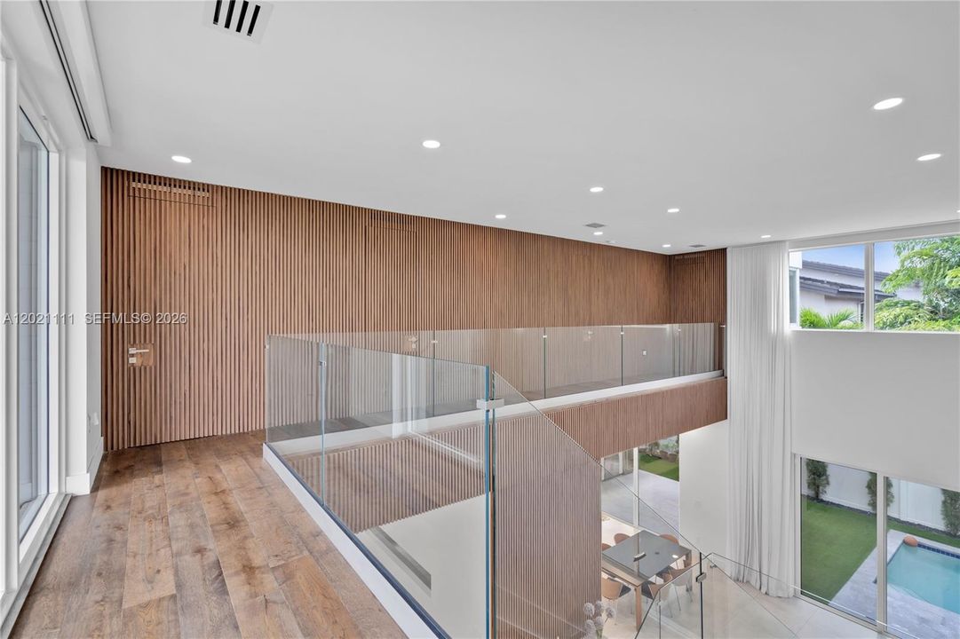 For Sale: $2,590,000 (5 beds, 5 baths, 4315 Square Feet)