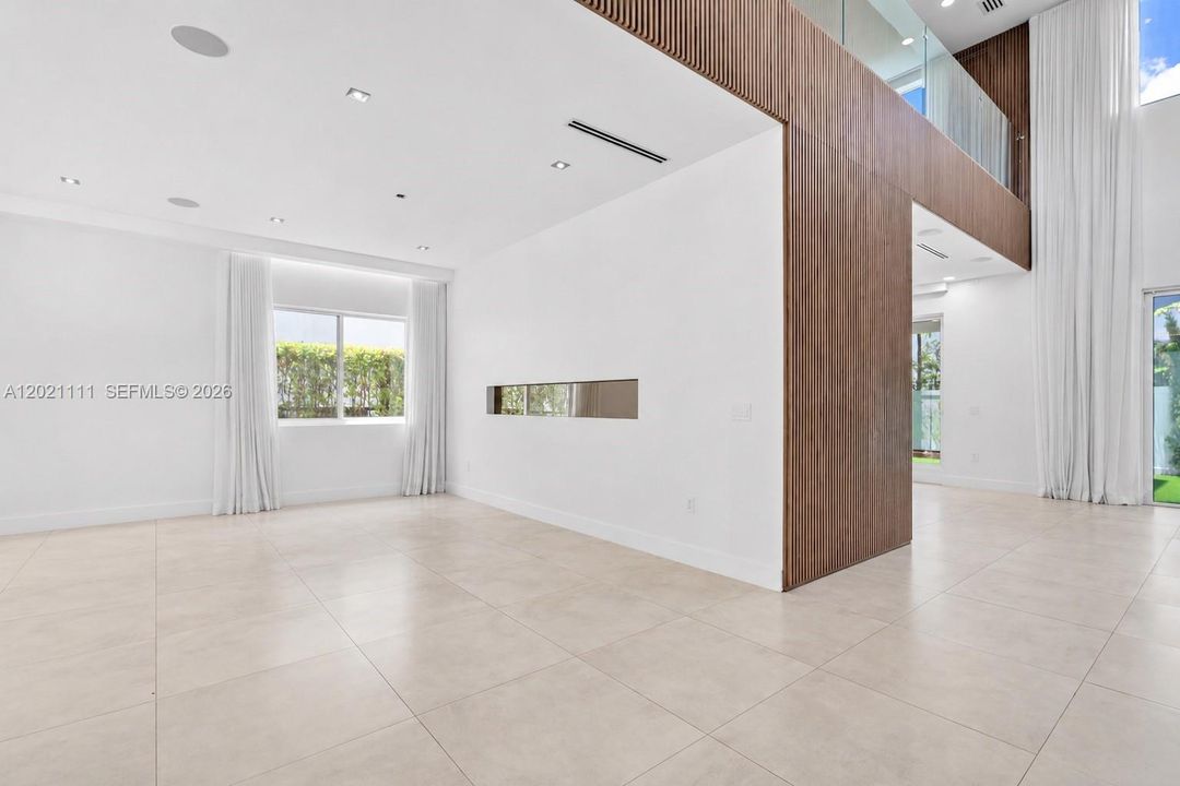 For Sale: $2,590,000 (5 beds, 5 baths, 4315 Square Feet)