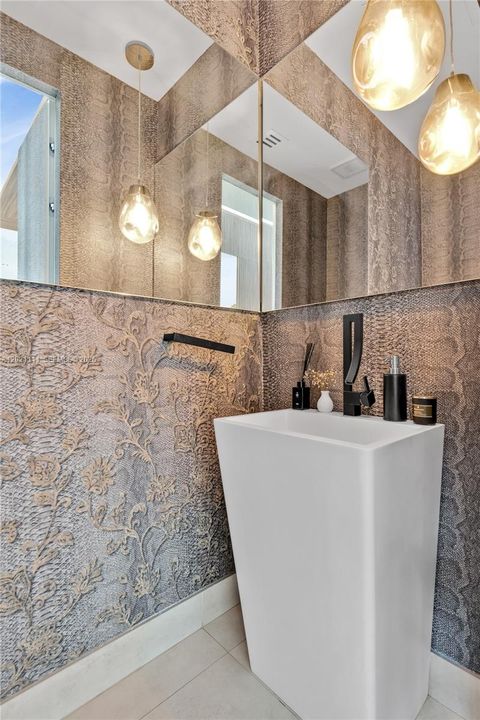 For Sale: $2,590,000 (5 beds, 5 baths, 4315 Square Feet)