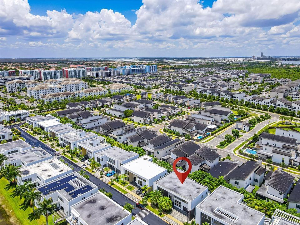 For Sale: $2,590,000 (5 beds, 5 baths, 4315 Square Feet)