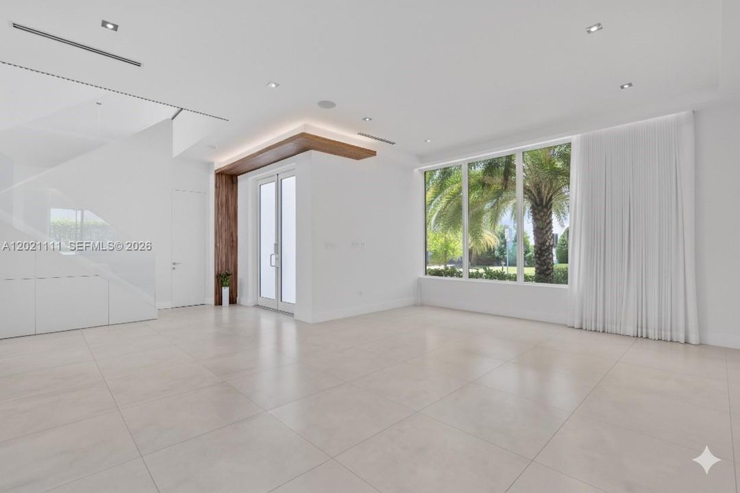 For Sale: $2,590,000 (5 beds, 5 baths, 4315 Square Feet)