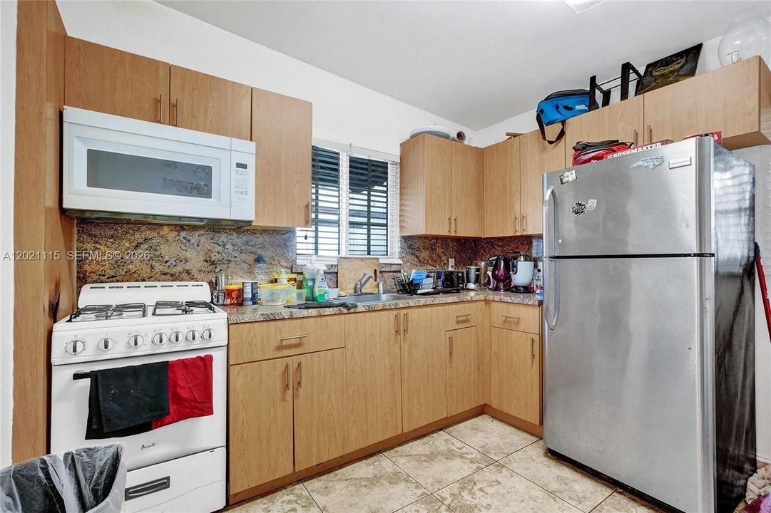 Activo con contrato: $6,500 (4 camas, 3 baños, 3032 Pies cuadrados)