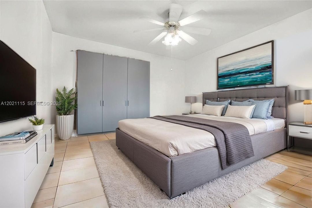 Activo con contrato: $6,500 (4 camas, 3 baños, 3032 Pies cuadrados)