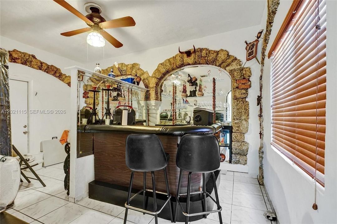 Activo con contrato: $6,500 (4 camas, 3 baños, 3032 Pies cuadrados)