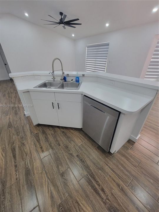 В аренду: $2,100 (3 спален, 2 ванн, 1390 Квадратных фут)