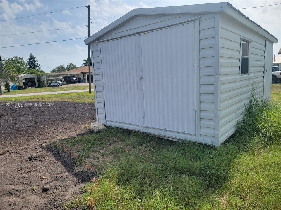 Large Storage Shed w/lighting