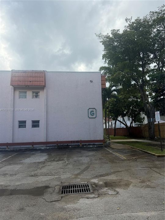 For Rent: $1,650 (1 beds, 1 baths, 750 Square Feet)
