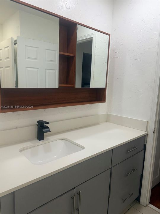 For Rent: $1,650 (1 beds, 1 baths, 750 Square Feet)