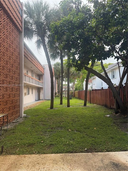 For Rent: $1,650 (1 beds, 1 baths, 750 Square Feet)