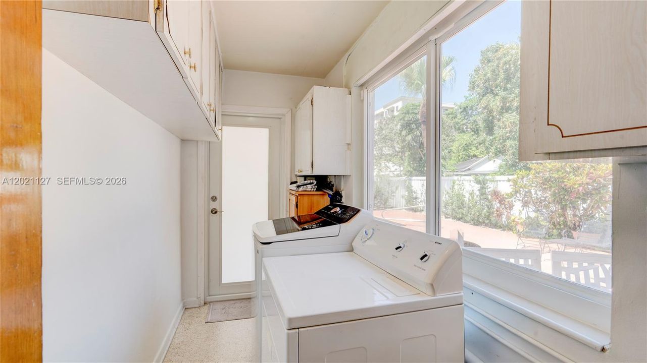 3613 - laundry with access to terrace and back yard with pool