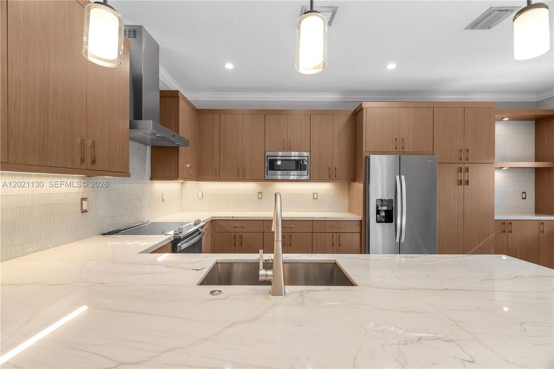Под контрактом: $4,300 (3 спален, 2 ванн, 1884 Квадратных фут)