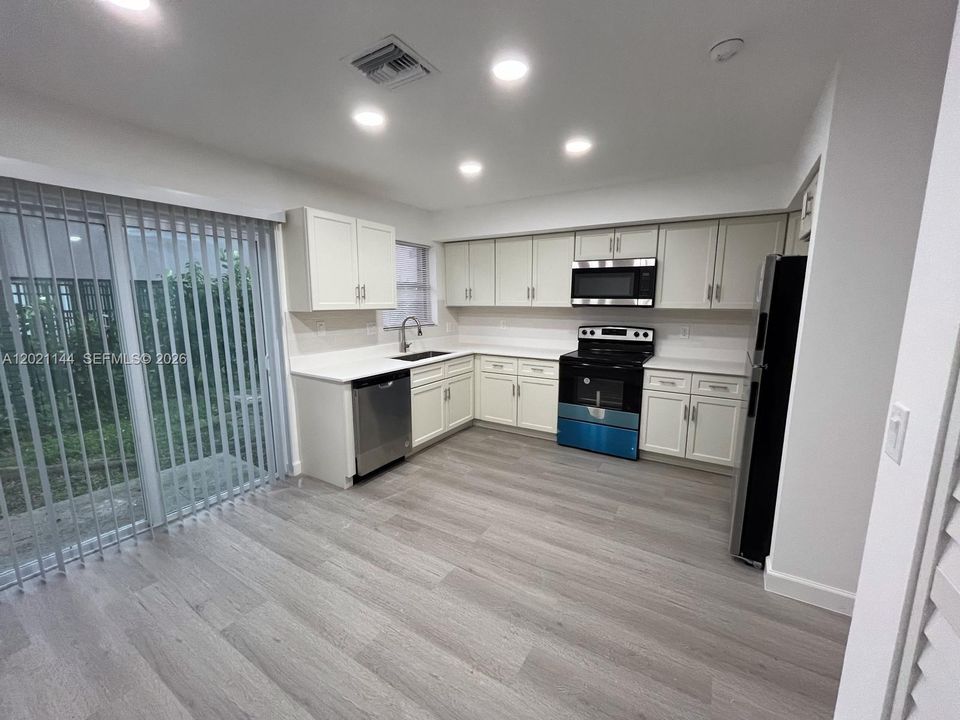 For Rent: $2,250 (2 beds, 1 baths, 1091 Square Feet)