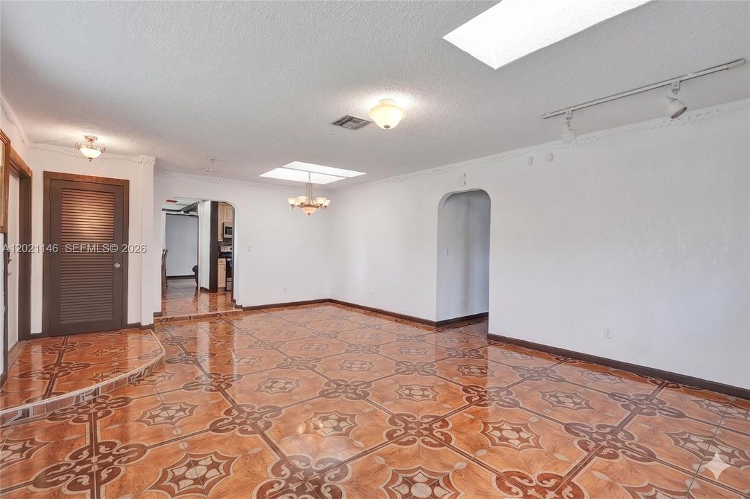 For Sale: $485,000 (4 beds, 2 baths, 1850 Square Feet)