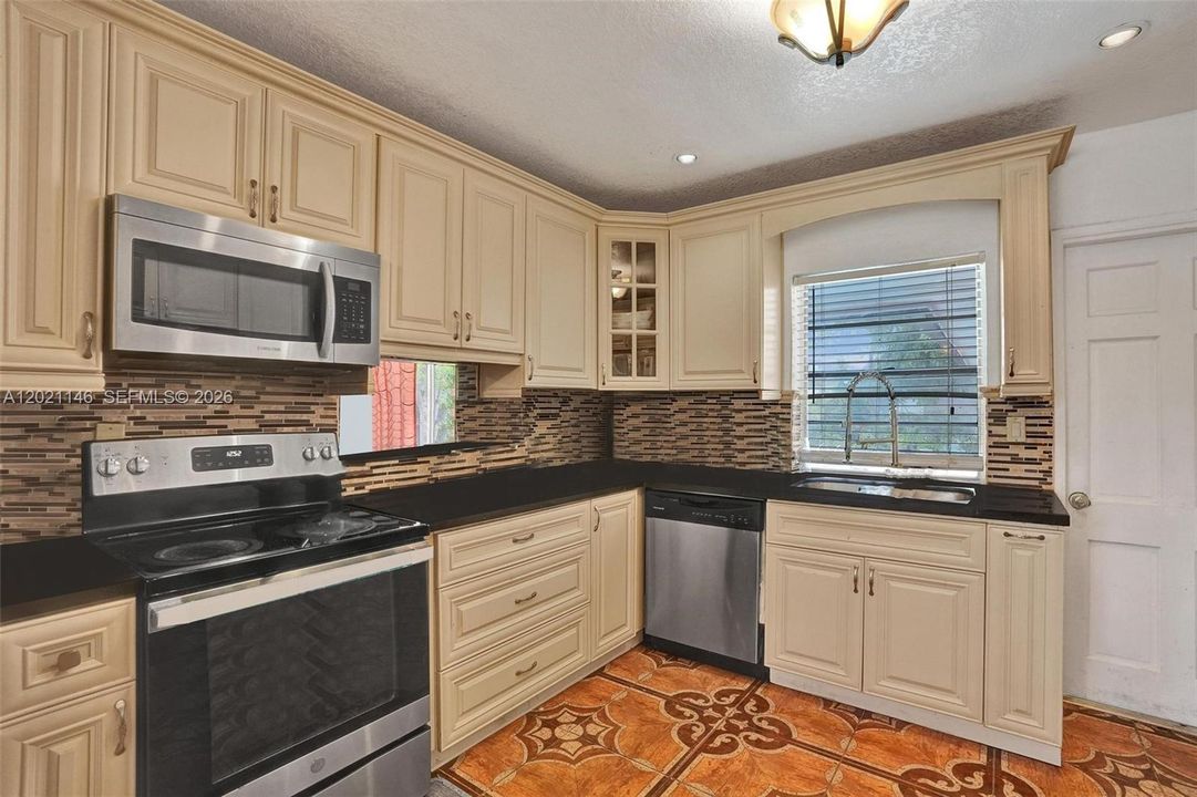 For Sale: $485,000 (4 beds, 2 baths, 1850 Square Feet)