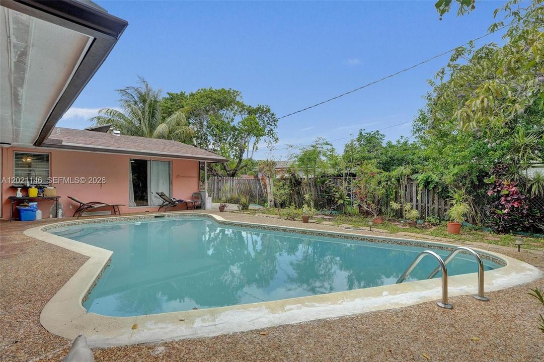 For Sale: $485,000 (4 beds, 2 baths, 1850 Square Feet)