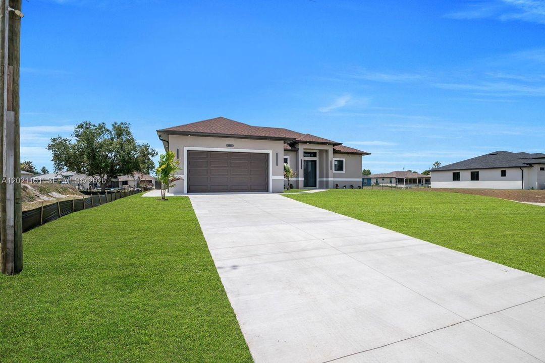 For Sale: $369,000 (3 beds, 2 baths, 1780 Square Feet)