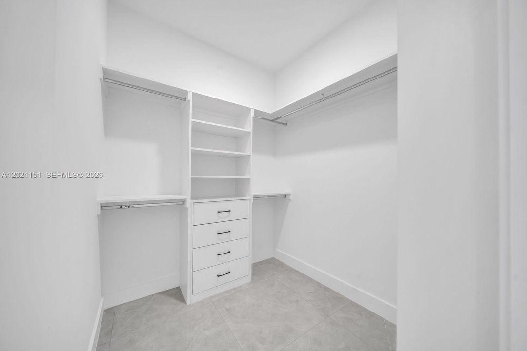 For Sale: $369,000 (3 beds, 2 baths, 1780 Square Feet)