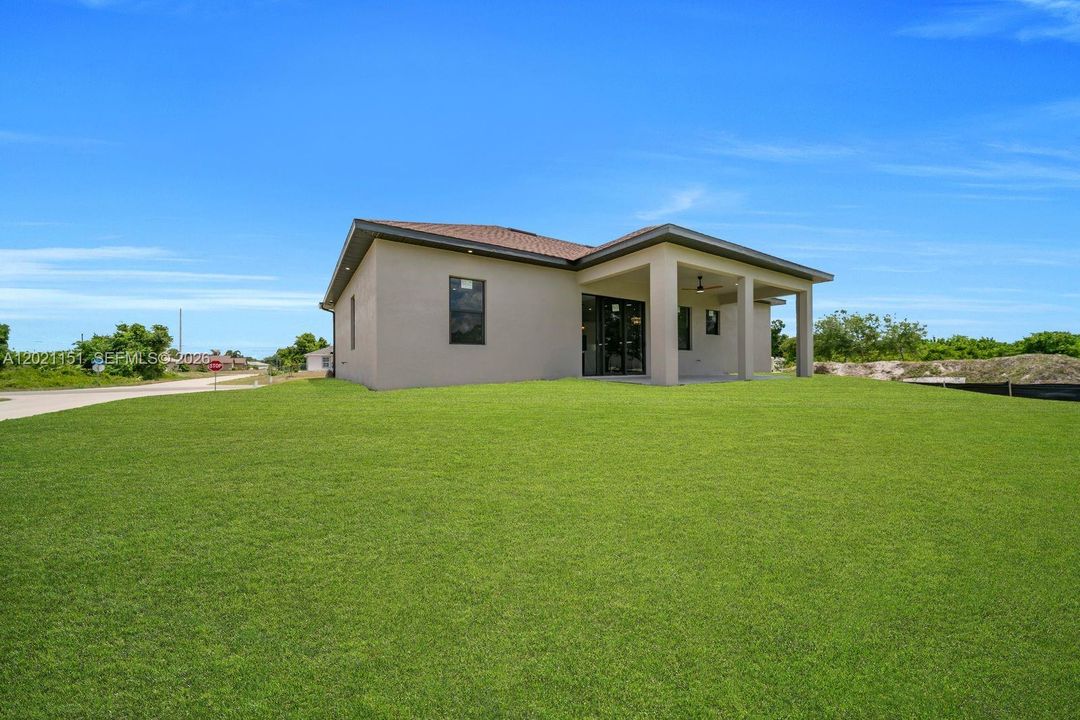 For Sale: $369,000 (3 beds, 2 baths, 1780 Square Feet)