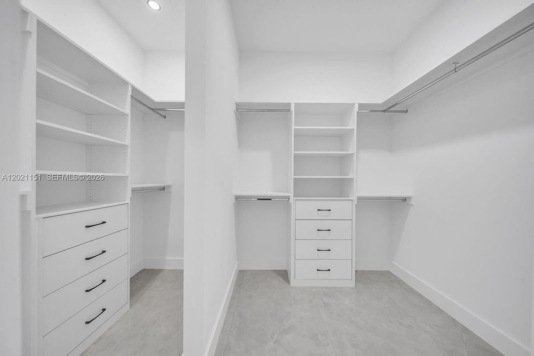 For Sale: $369,000 (3 beds, 2 baths, 1780 Square Feet)