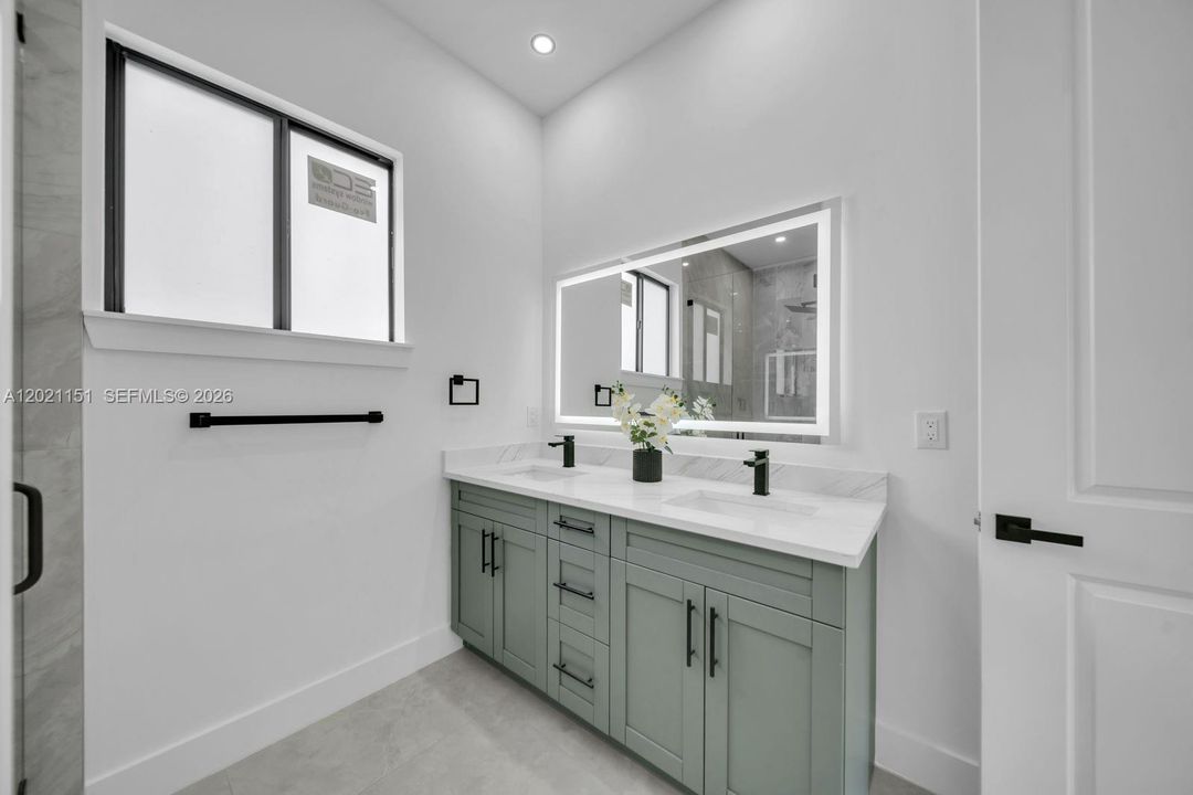 For Sale: $369,000 (3 beds, 2 baths, 1780 Square Feet)