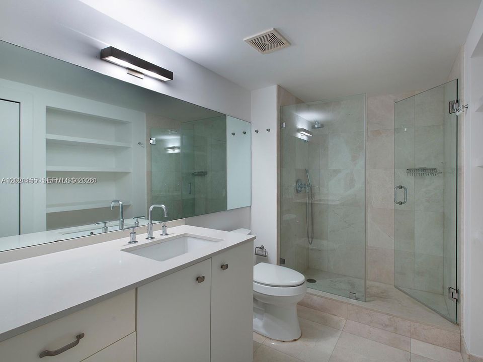 Activo con contrato: $7,300 (3 camas, 2 baños, 1720 Pies cuadrados)