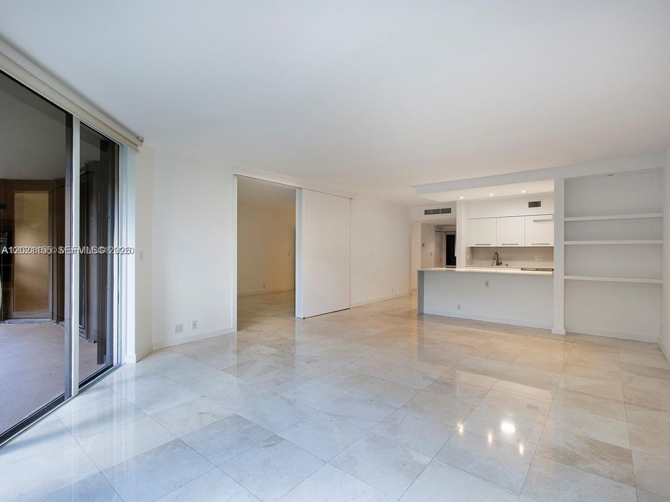 Activo con contrato: $7,300 (3 camas, 2 baños, 1720 Pies cuadrados)