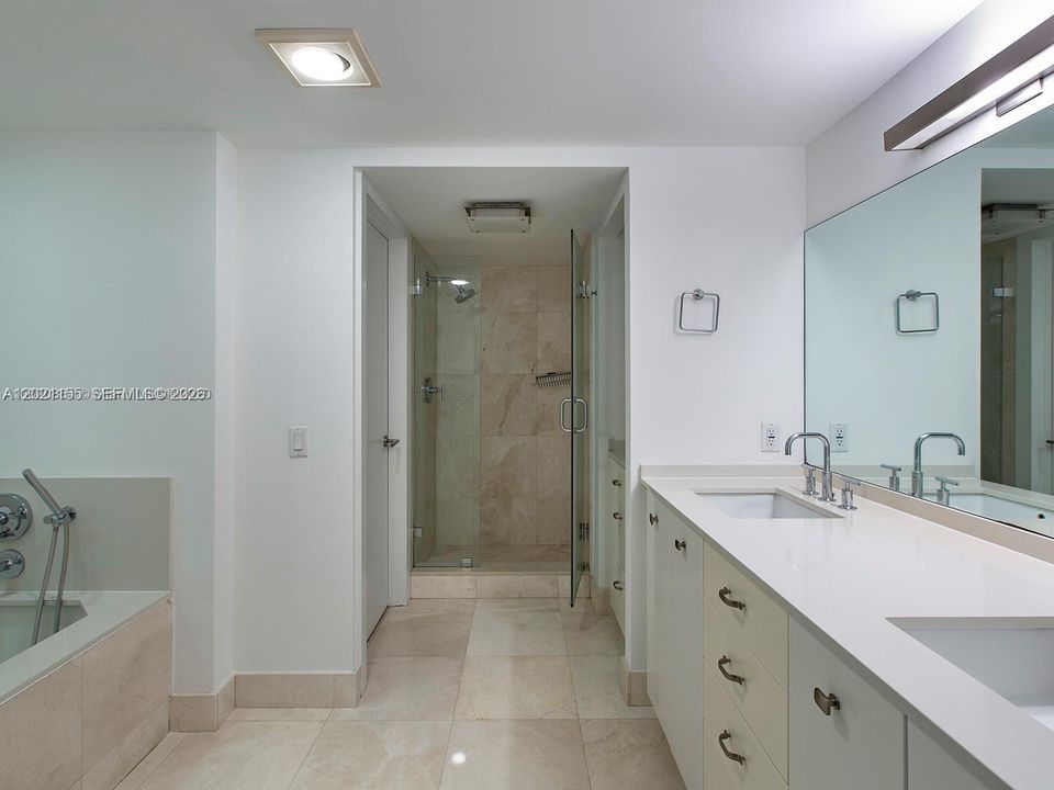 Activo con contrato: $7,300 (3 camas, 2 baños, 1720 Pies cuadrados)
