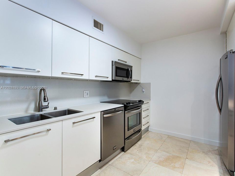 Activo con contrato: $7,300 (3 camas, 2 baños, 1720 Pies cuadrados)